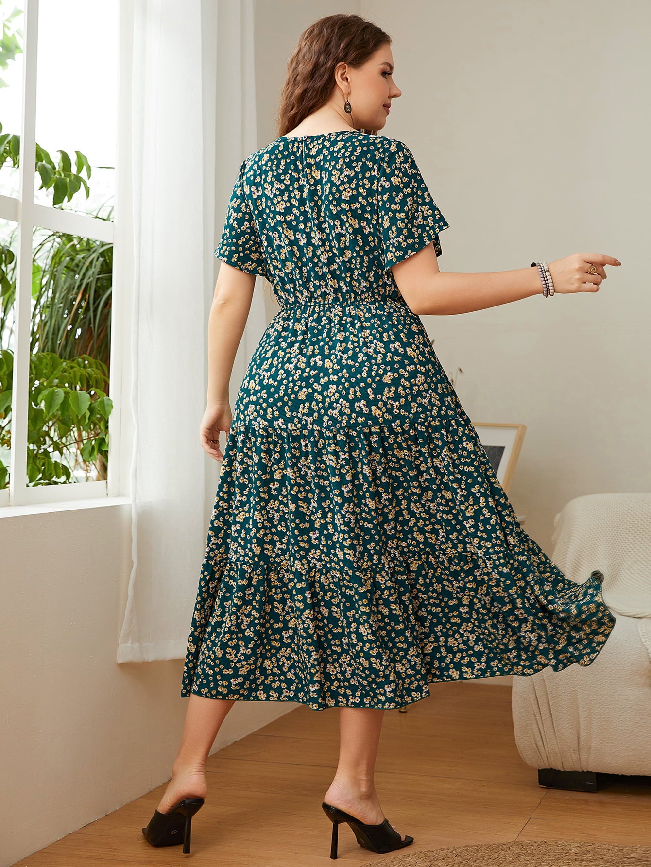 Honey Plus Size Floral Round Neck Short Sleeve Midi Dress - Blushé Belle