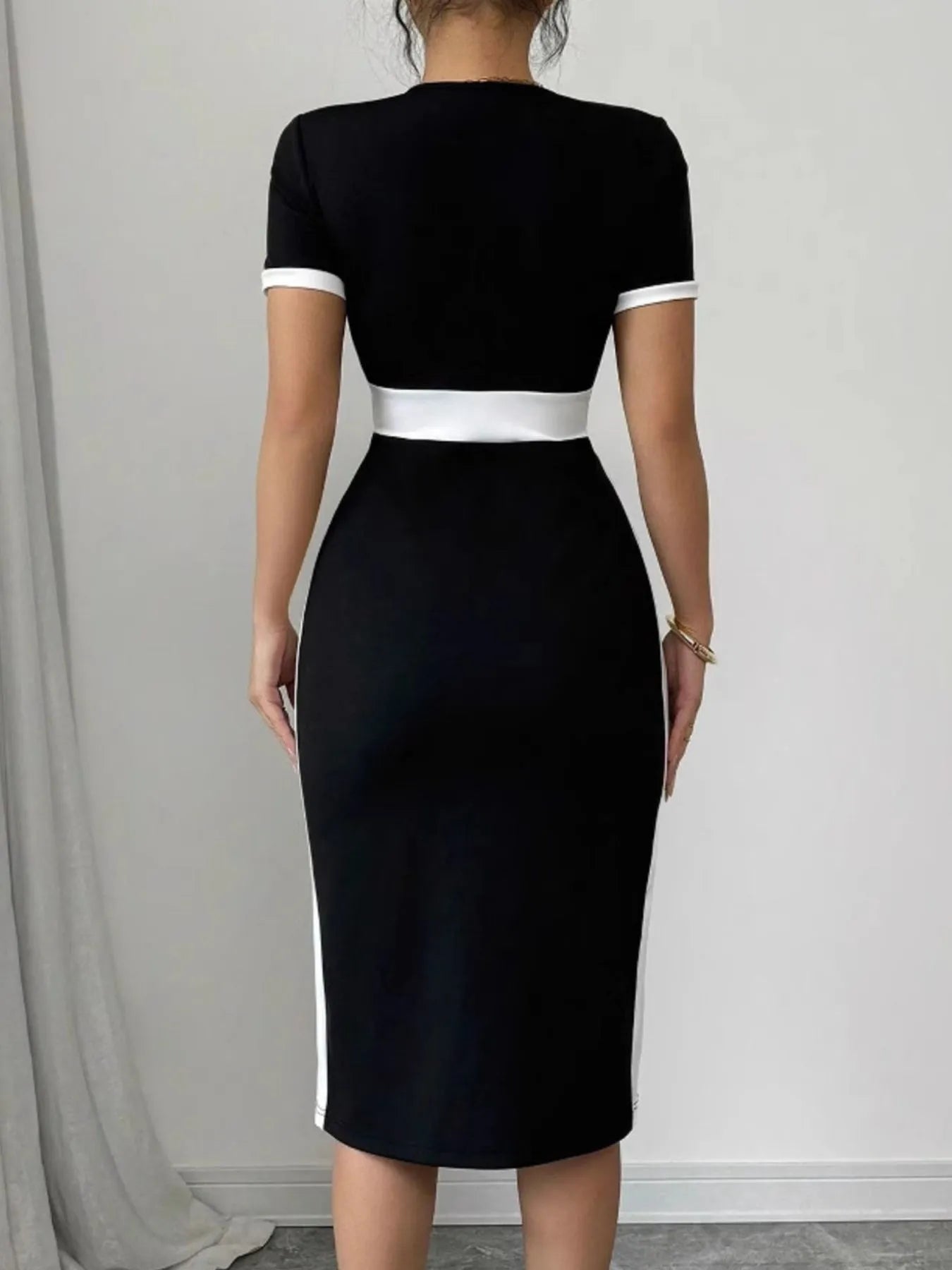 Two-Tone Short Sleeve Bodycon Dress - Blushé Belle